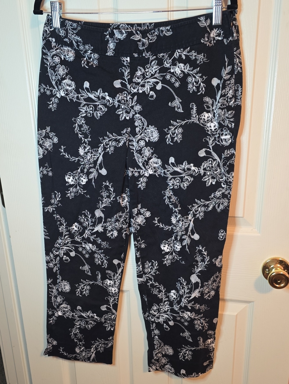 Rafaella Black Cropped Pants with White Floral Print
